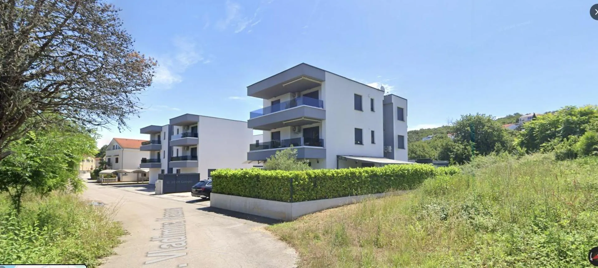 Nadina Apartments Njivice location